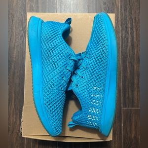 NOBULL Neon blue mesh runner